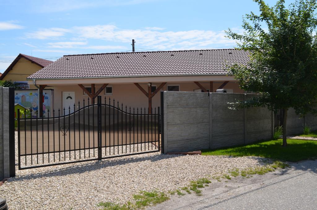 Belany Studios Veľký Meder 外观 照片